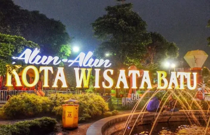 alun-alun kota batu, rental mobil Zenix Malang