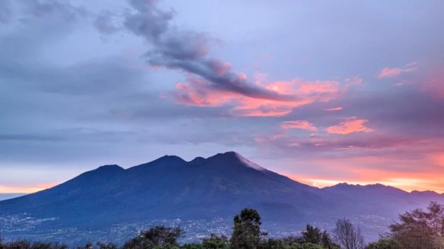 gunung penanggungan, sewa mobil Zenix Mojokerto