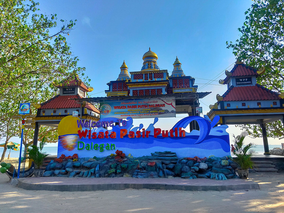 pantai delegan, rental mobil Alphard Gresik