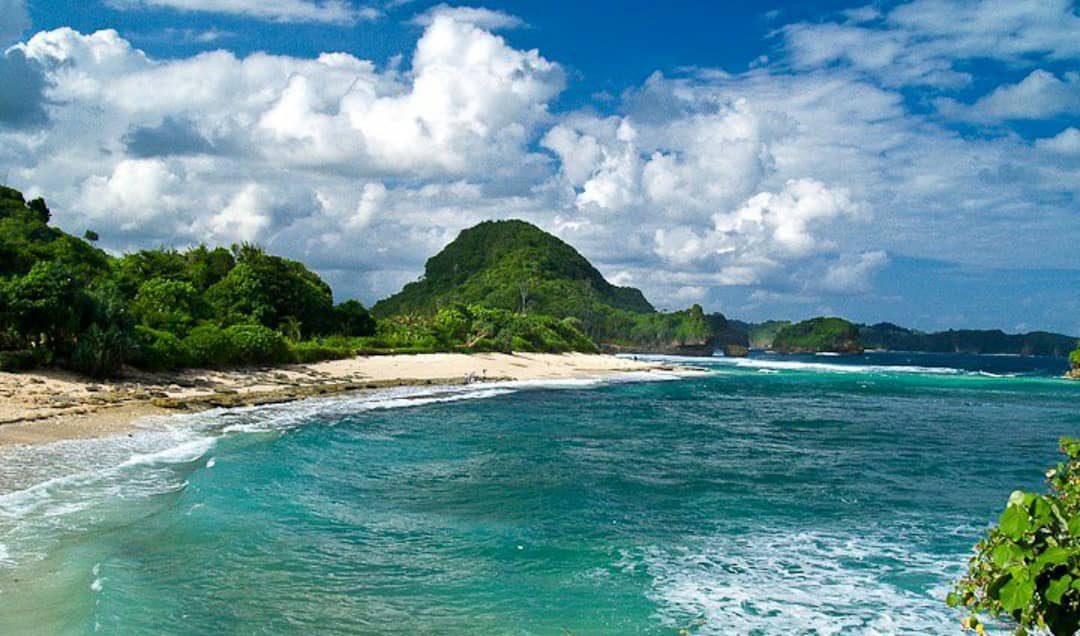 pantai goa cina, rental mobil Hiace Batu