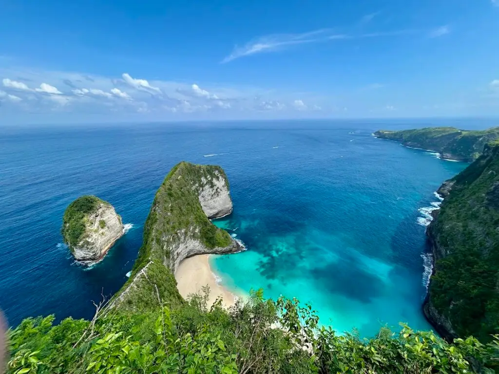 bukit kelingking, rental mobil Zenix Nganjuk